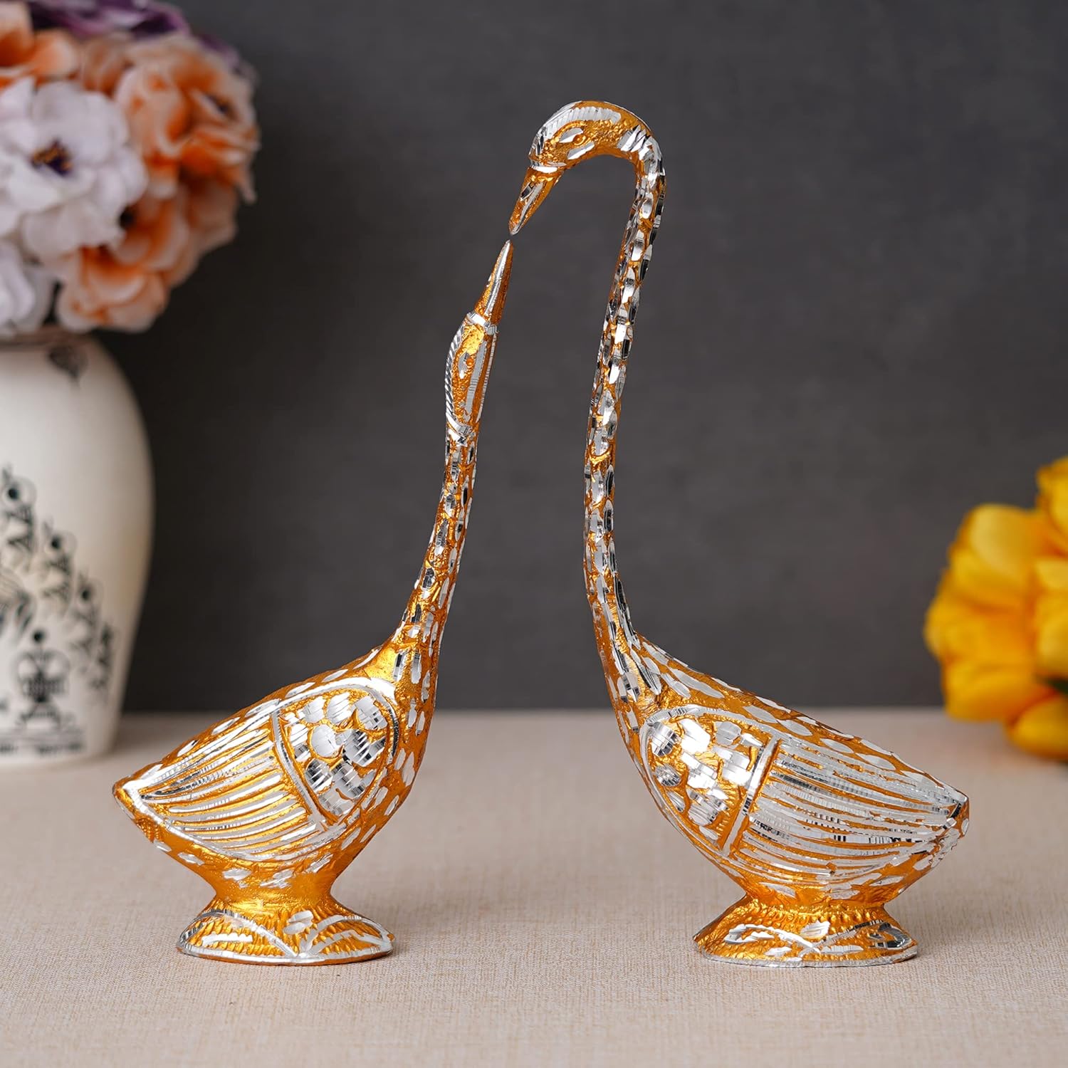 WebelKart Pair of Kissing Duck, Swan Showpiece For Home Decor – 29 cm (Aluminium, Golden )